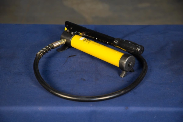 Насос гидравлический односторонний TOR HHB-180 0,4л (ручной)